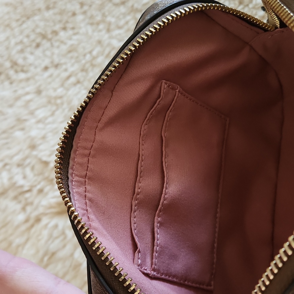 Beautiful Coach Evergreen Wildflower Signatue Camera Style Crossbody Bag 🩷🤍 - Picture 11 of 16